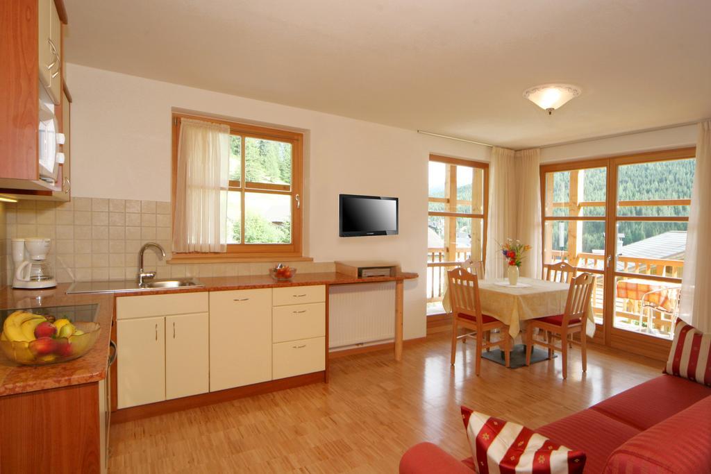 Apartments Serghela San Cassiano  Phòng bức ảnh