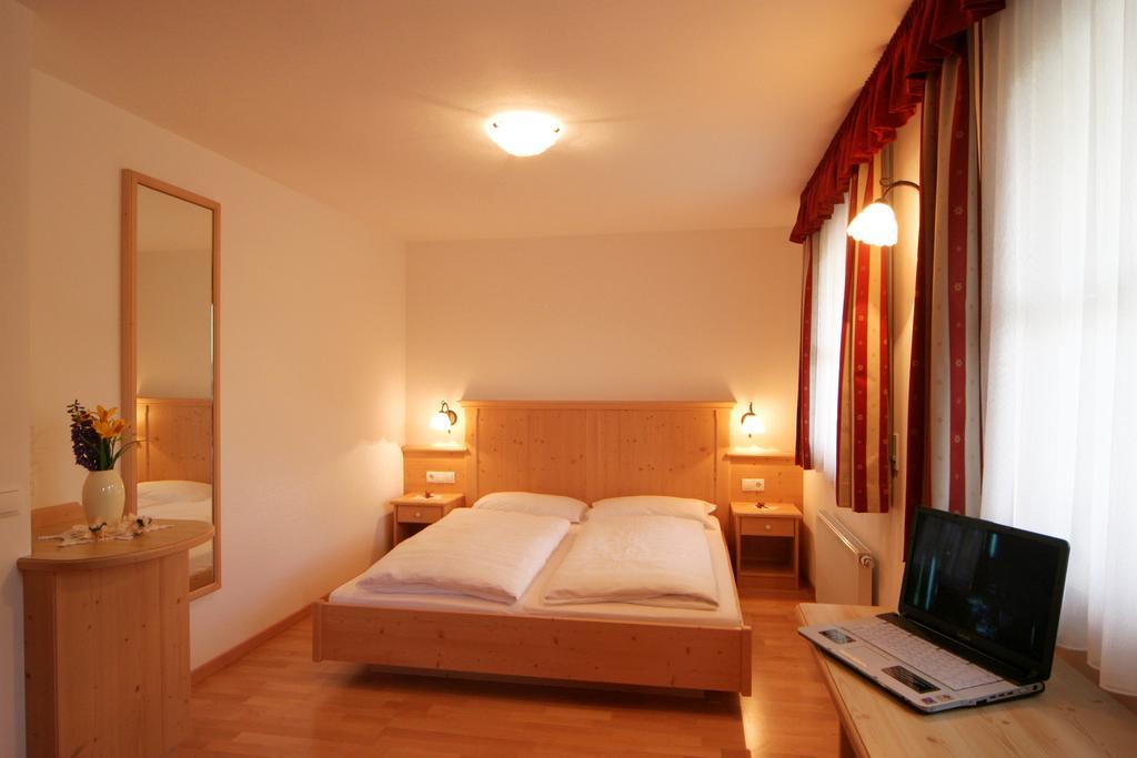 Apartments Serghela San Cassiano  Phòng bức ảnh